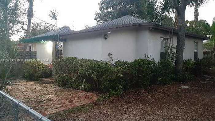 photo 1: 6049 SW 64 terr, South Miami FL 33143