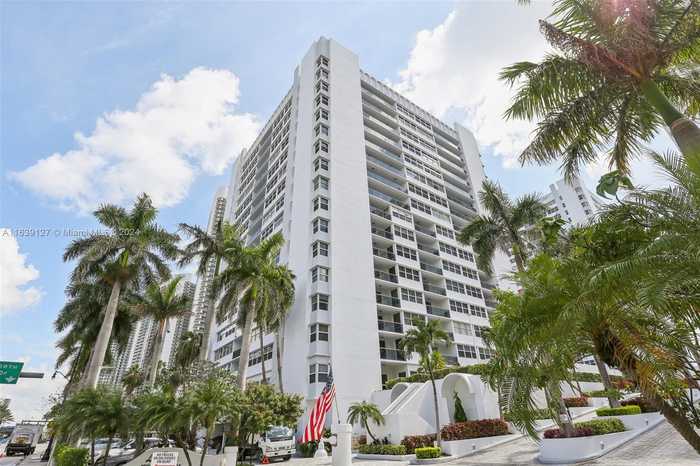 photo 1: 1880 S Ocean Dr Unit TS505, Hallandale Beach FL 33009