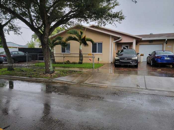 photo 2: 3460 E 6th Ave, Hialeah FL 33013