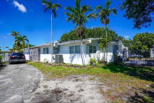 photo 3: 195 NW 135th St, Miami FL 33168