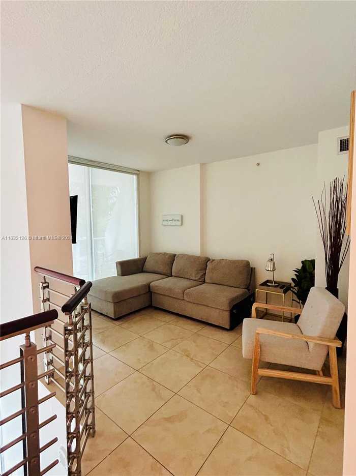 photo 10: 41 SE 5th St Unit 308, Miami FL 33131