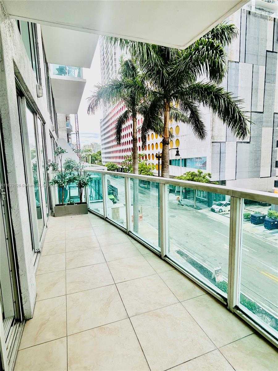 photo 3: 41 SE 5th St Unit 308, Miami FL 33131