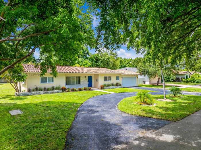 photo 1: 160 NW 92nd St, Miami Shores FL 33150