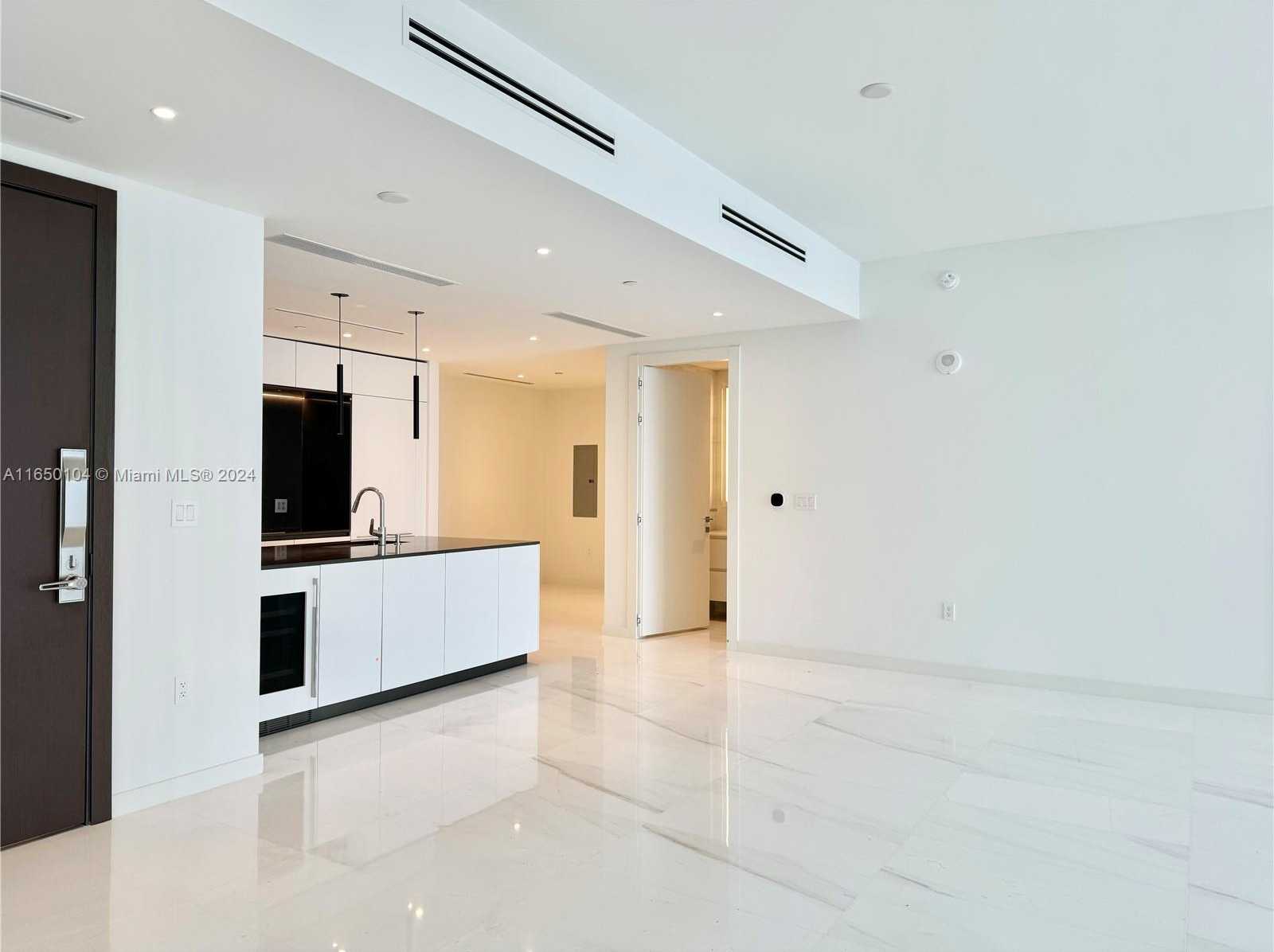 photo 3: 300 Biscayne Blvd Way Unit 1103, Miami FL 33131