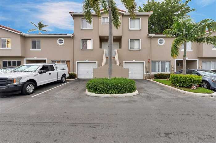 photo 1: 205 Riviera Cir Unit 40-6, Weston FL 33326