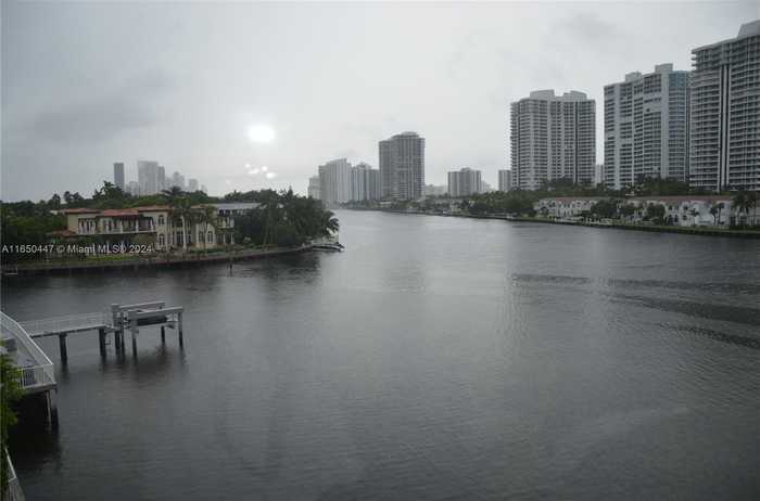 photo 4: 3209 S Ocean Dr Unit 4H, Hallandale Beach FL 33009