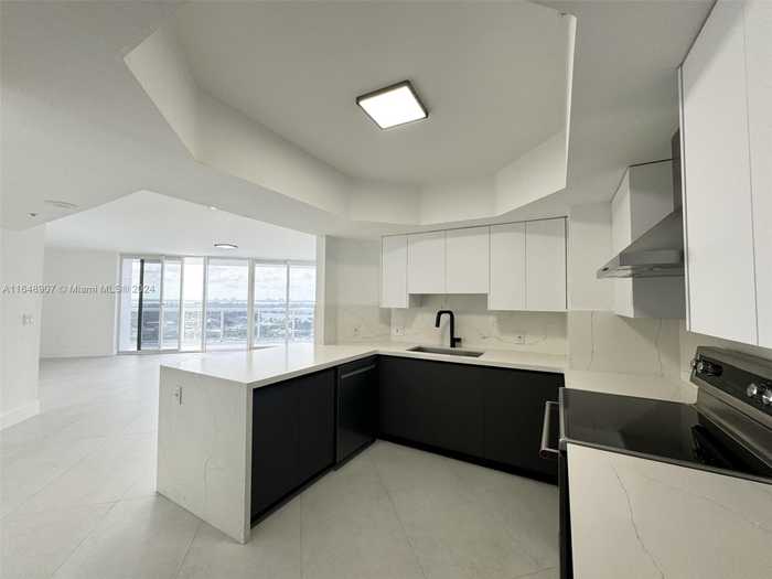 photo 2: 6301 Collins Ave Unit 2206, Miami Beach FL 33141