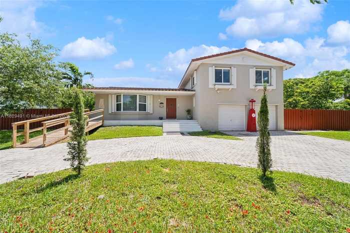 photo 1: 9501 SW 105th Ave, Miami FL 33176