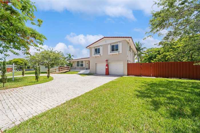 photo 2: 9501 SW 105th Ave, Miami FL 33176