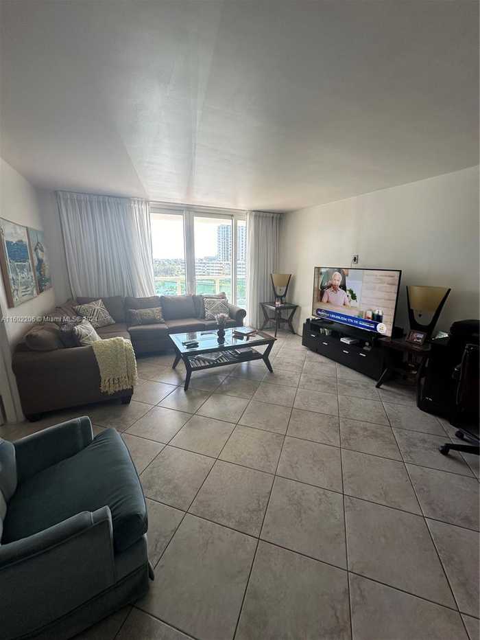 photo 2: Unit 601, Sunny Isles Beach FL 33160