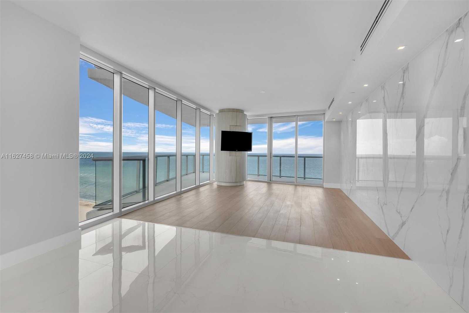 photo 3: 17001 E Collins Ave Unit 1508, Sunny Isles Beach FL 33160