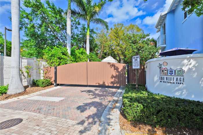 photo 42: 922 NE 17th Way, Fort Lauderdale FL 33304