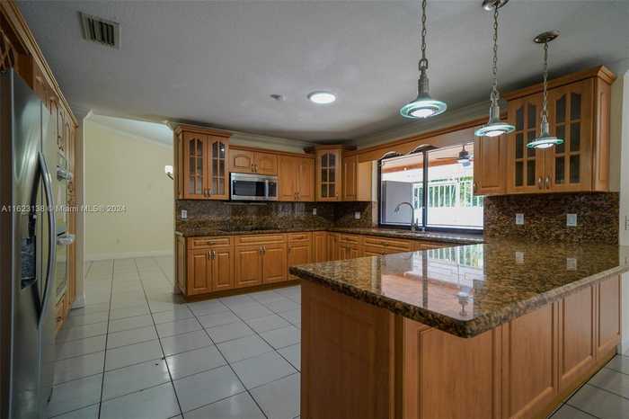 photo 2: 3021 SW 101st Ct, Miami FL 33165