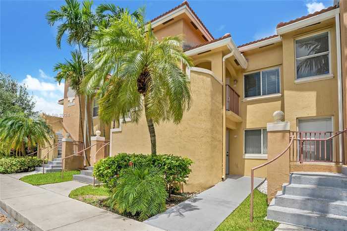 photo 1: 681 NW 78th Ter Unit 102, Pembroke Pines FL 33024