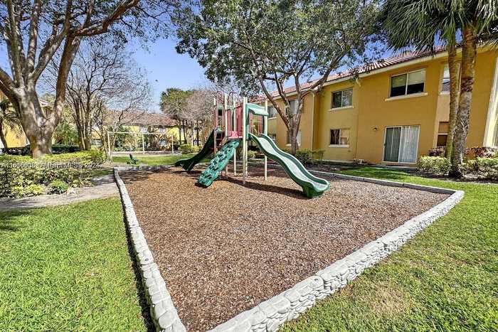 photo 15: 681 NW 78th Ter Unit 102, Pembroke Pines FL 33024