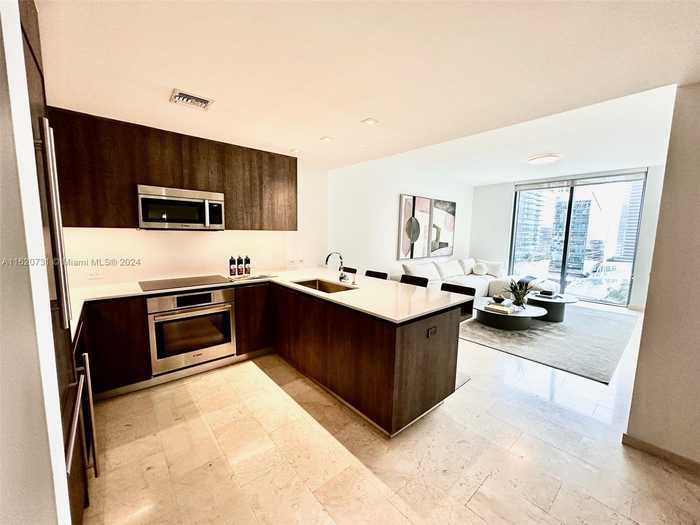 photo 2: 88 SW 7th St Unit 1103, Miami FL 33130