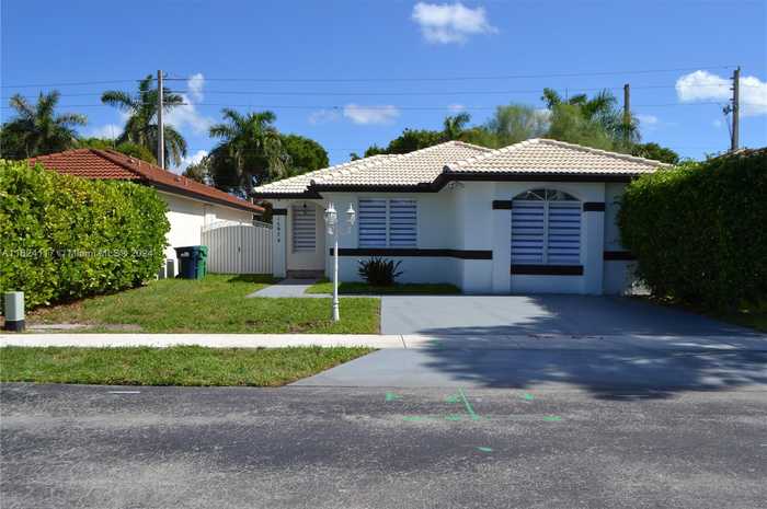 photo 1: 15974 SW 71st Ter, Miami FL 33193