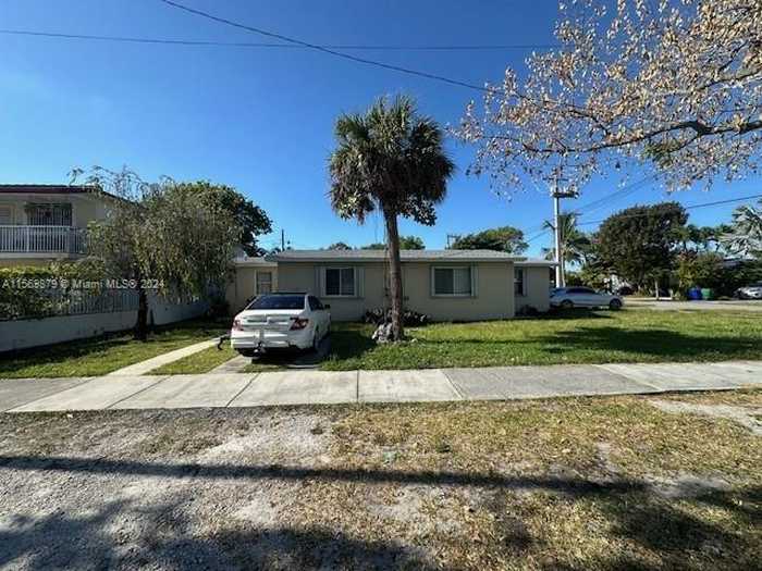 photo 2: 2994 SW 11th St, Miami FL 33135