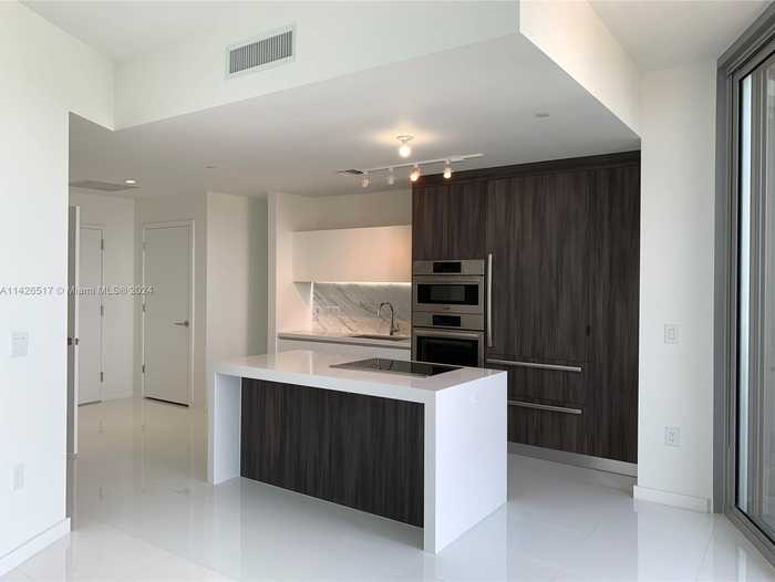 photo 2: 851 NE 1st Ave Unit 2702, Miami FL 33132