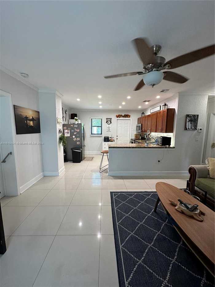 photo 2: 1401 NE 155th Ter, North Miami Beach FL 33162