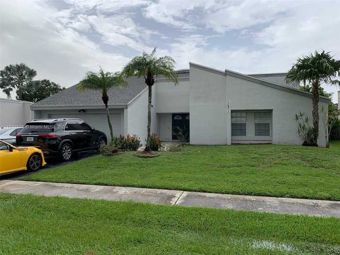 photo 1: 7471 NW 35th Ct, Lauderhill FL 33319