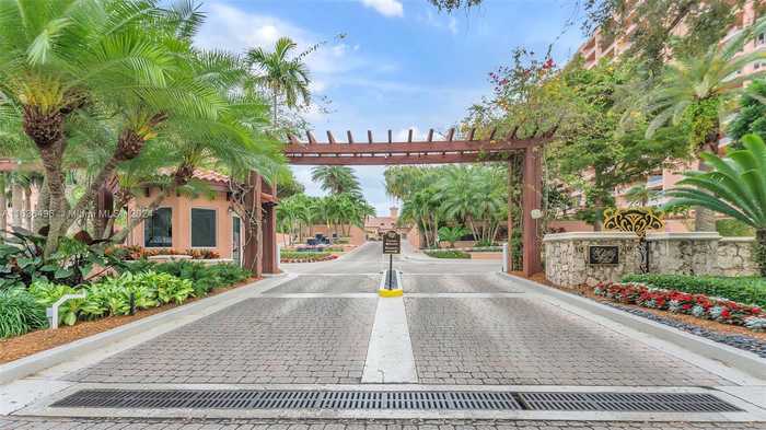 photo 2: 60 Edgewater Dr Unit 9H, Coral Gables FL 33133