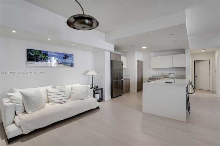 photo 1: 701 Brickell Key Blvd Unit LPH-06, Miami FL 33131