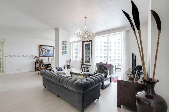 photo 2: 701 Brickell Key Blvd Unit LPH-06, Miami FL 33131