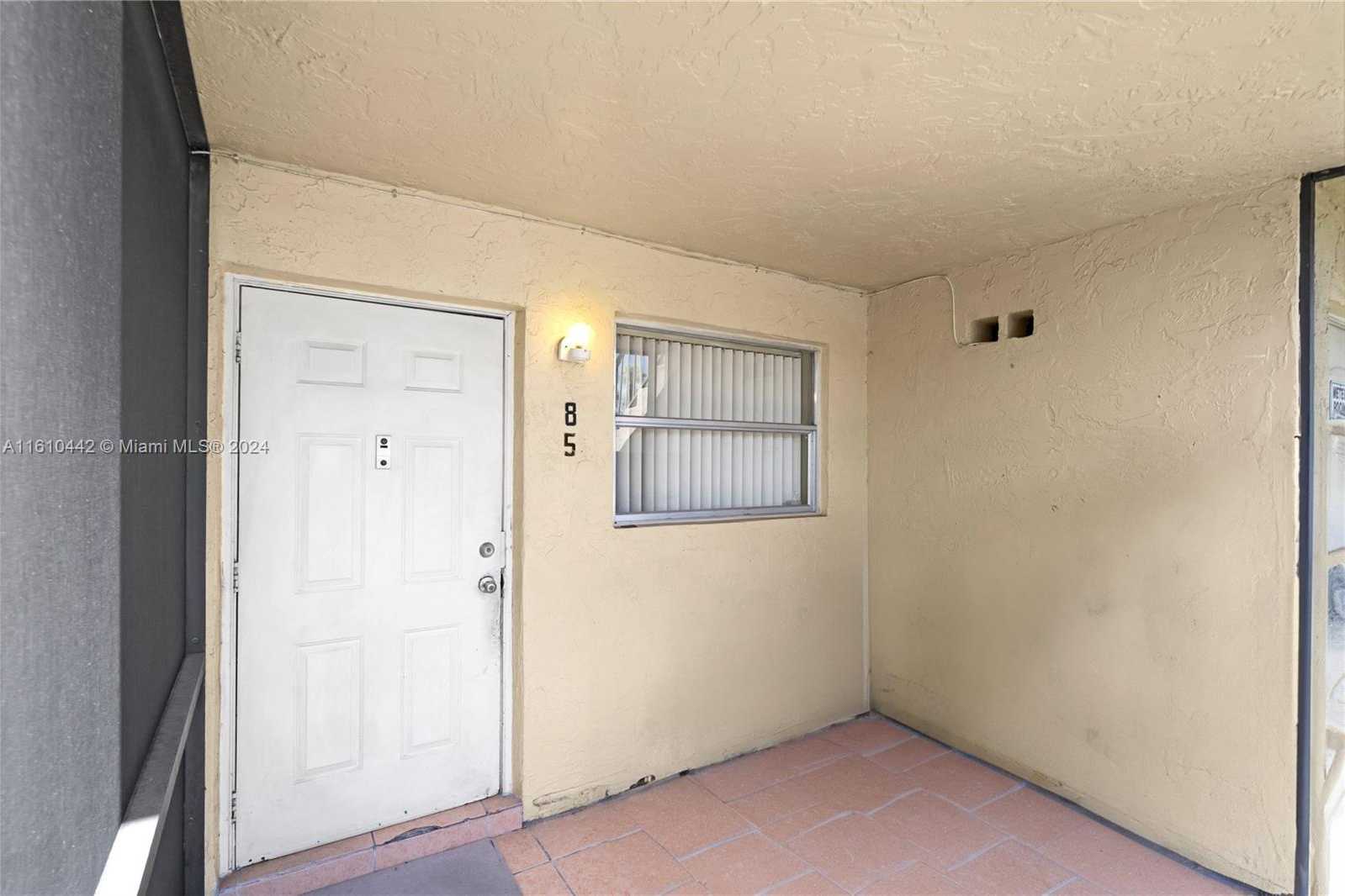 photo 2: 15609 SW 73rd Cir Ter Unit 8-5, Miami FL 33193