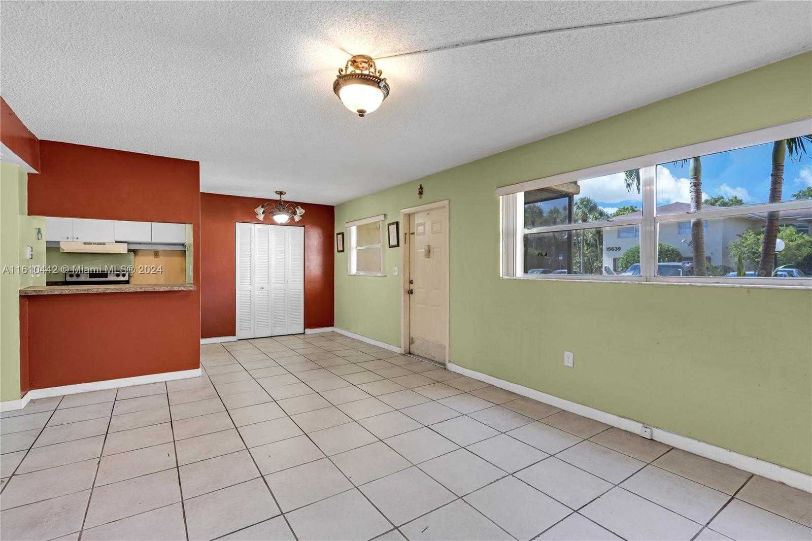 photo 3: 15609 SW 73rd Cir Ter Unit 8-5, Miami FL 33193