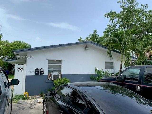 photo 1: 3629 SW 14th St, Fort Lauderdale FL 33312