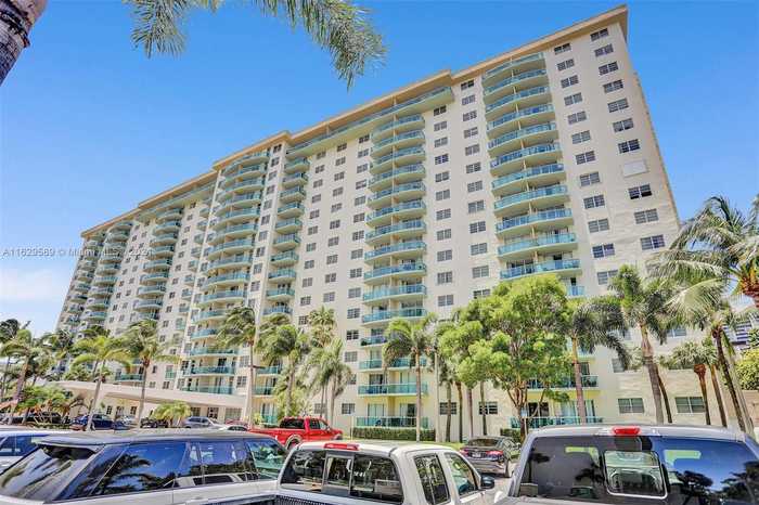 photo 17: 19390 Collins Ave Unit 915, Sunny Isles Beach FL 33160