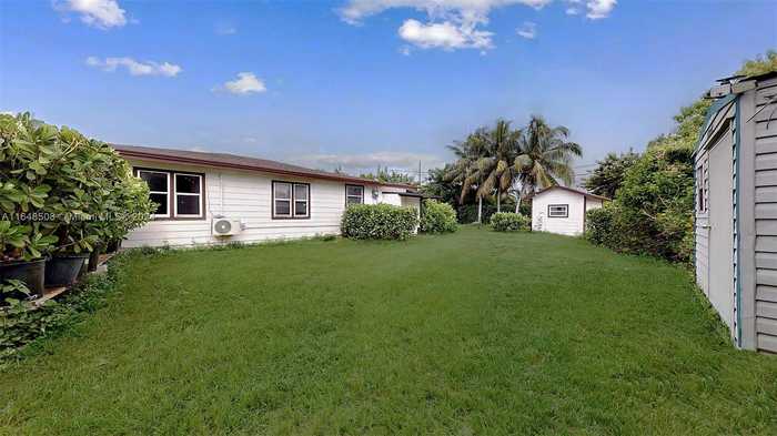 photo 2: 1316 NW 12th St, Homestead FL 33030