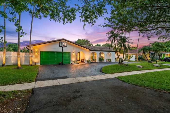 photo 1: 1400 SW 72nd Ave, Plantation FL 33317