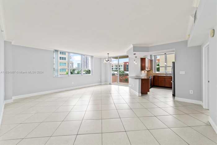 photo 1: 2000 N Bayshore Dr Unit 527, Miami FL 33137