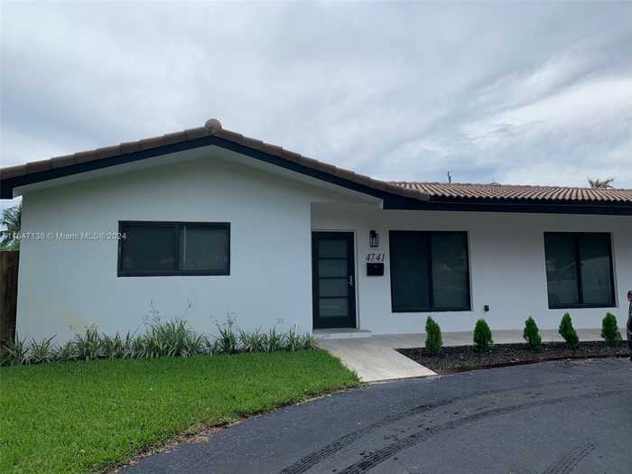 photo 1: 4741 NE 19th Ave, Fort Lauderdale FL 33308