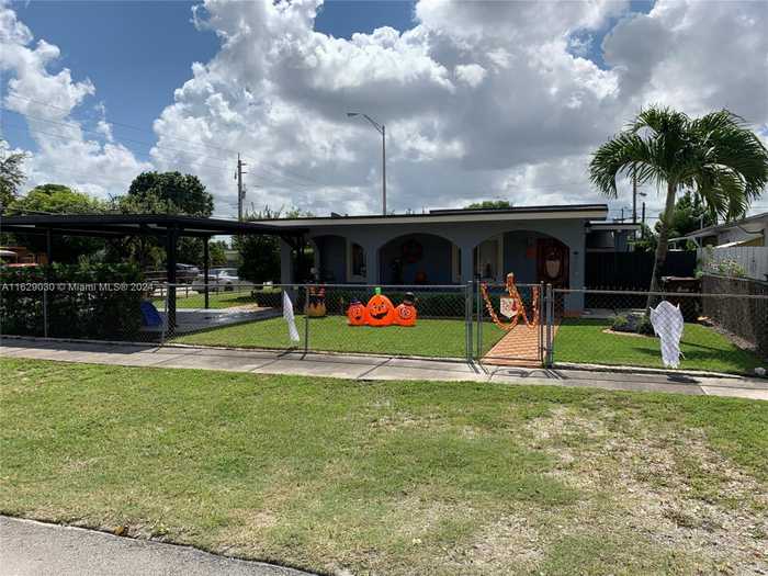 photo 1: 590 E 48th St, Hialeah FL 33013