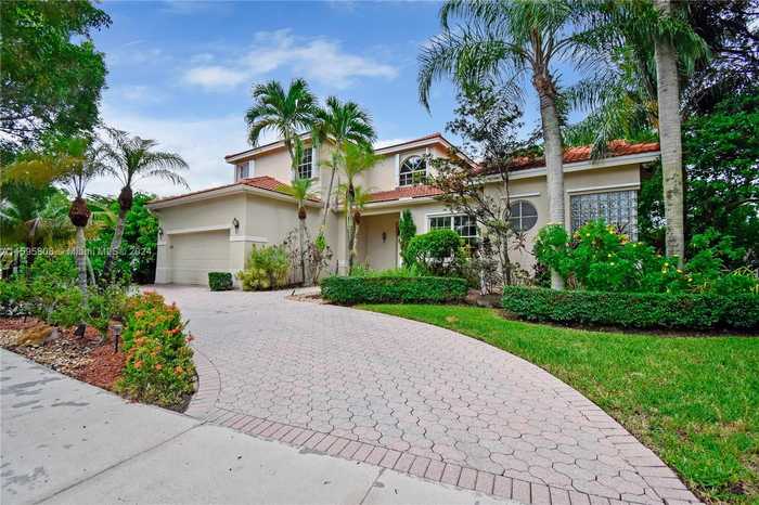 photo 1: 531 Stonemont Dr, Weston FL 33326