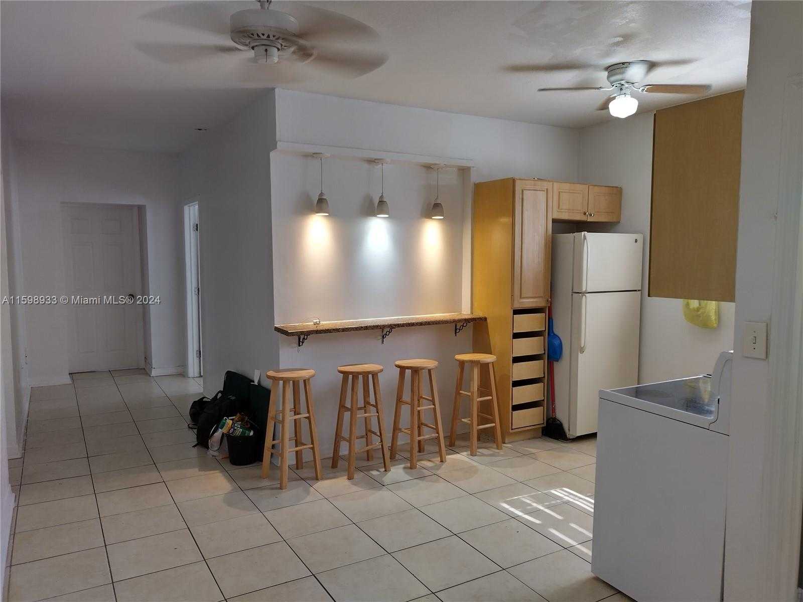 photo 2: 1021 NW 3rd St Unit 305, Miami FL 33128