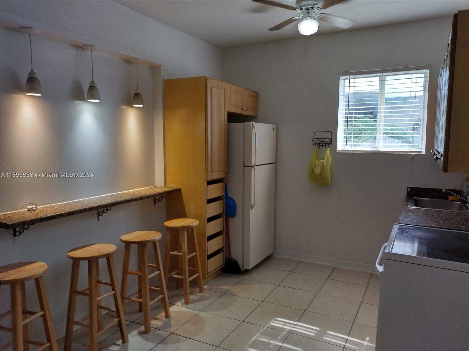 photo 3: 1021 NW 3rd St Unit 305, Miami FL 33128