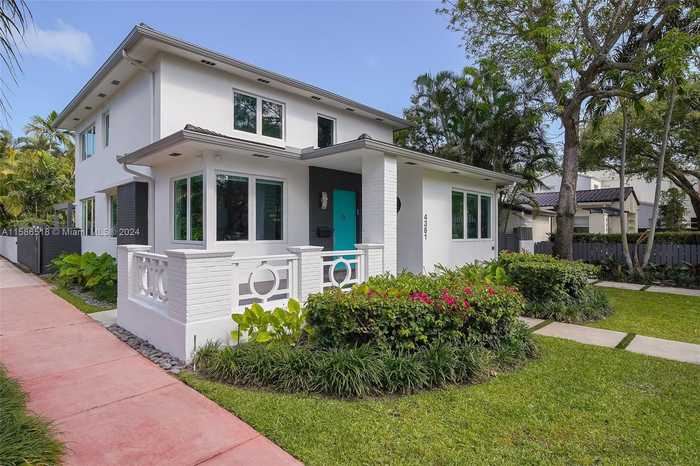 photo 1: 4361 Royal Palm Ave, Miami Beach FL 33140