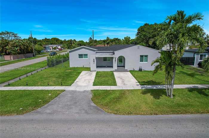 photo 1: 3001 SW 69th Ave, Miami FL 33155