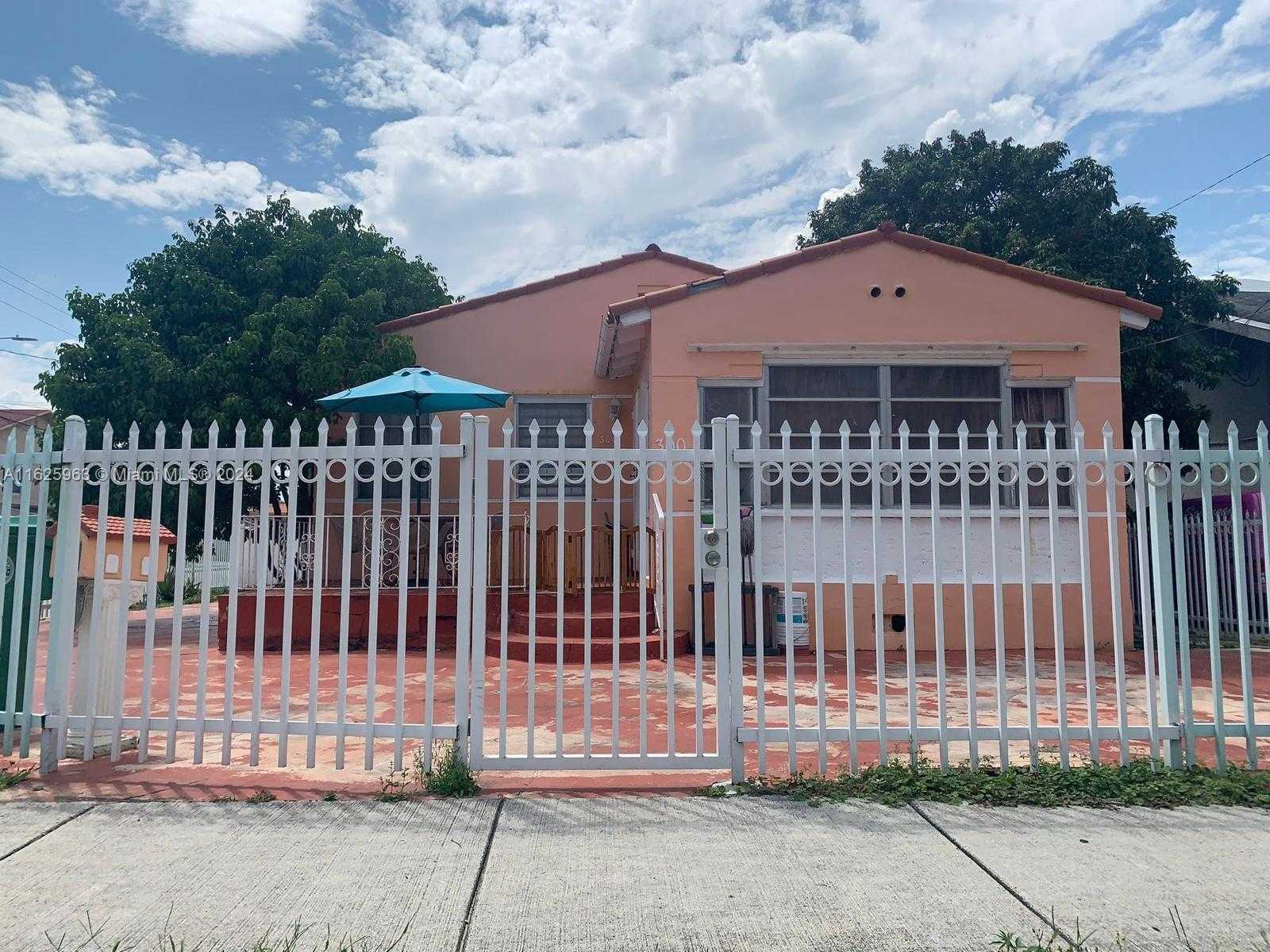 photo 1: 300 NW 13th Ave, Miami FL 33125