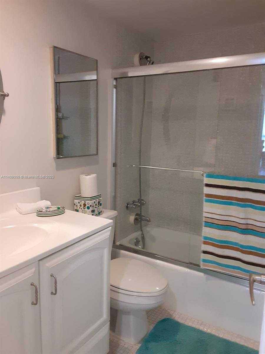 photo 3: 3801 S Ocean Dr Unit 5O, Hollywood FL 33019