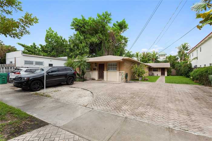 photo 1: 3057 Day Ave, Miami FL 33133