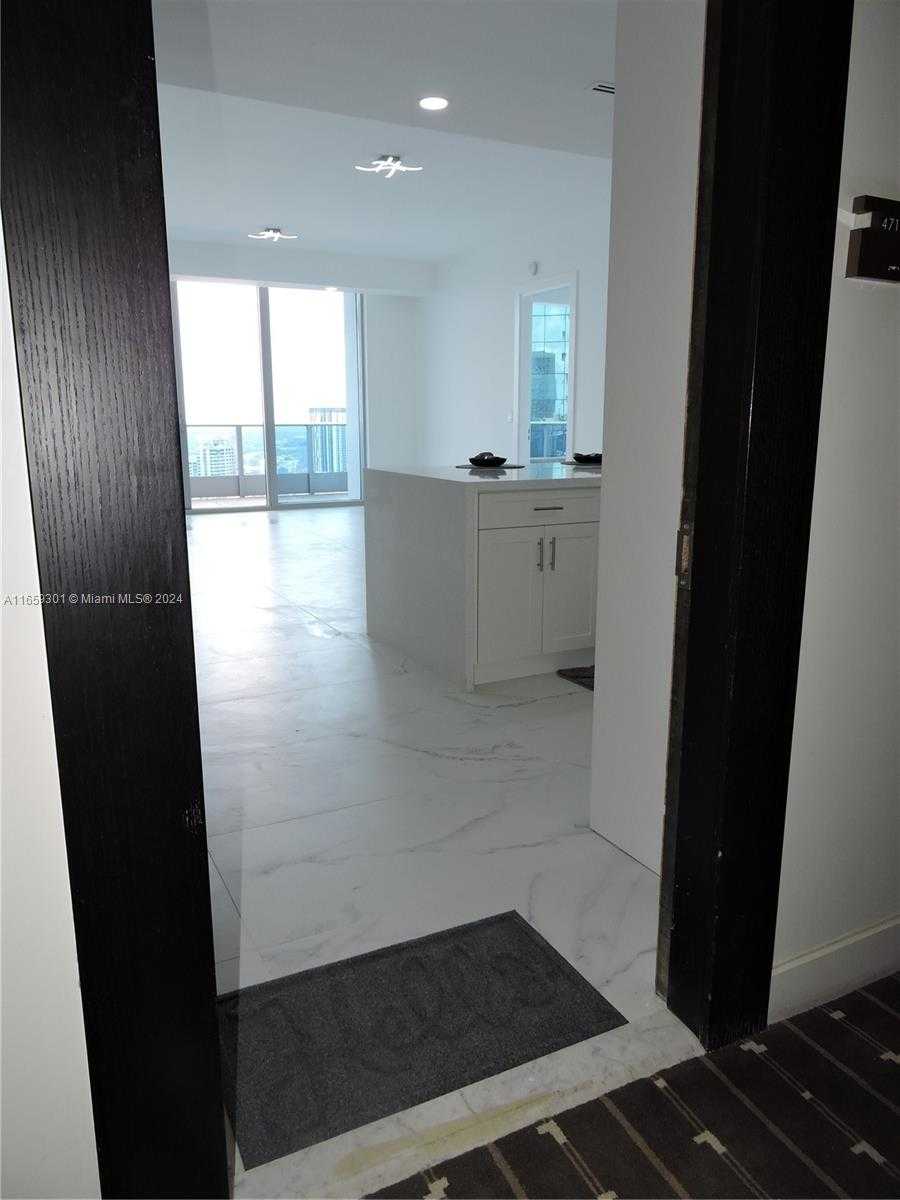 photo 2: 200 Biscayne Boulevard Way Unit 4712, Miami FL 33131