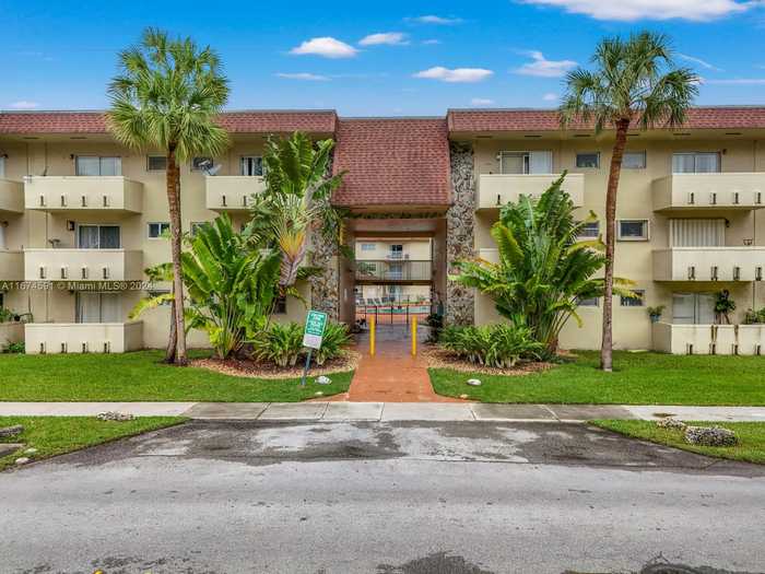 photo 1: 7505 SW 82nd St Unit 208, Miami FL 33143