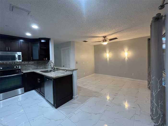 photo 1: 723 NW 208th Ter Unit 723, Pembroke Pines FL 33029