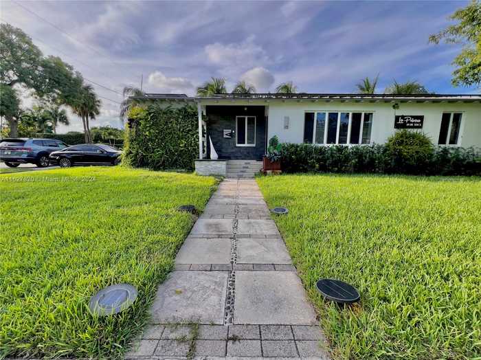 photo 2: 189 NW 105th St, Miami Shores FL 33150