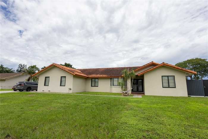 photo 1: 18781 SW 294th Ter, Homestead FL 33030